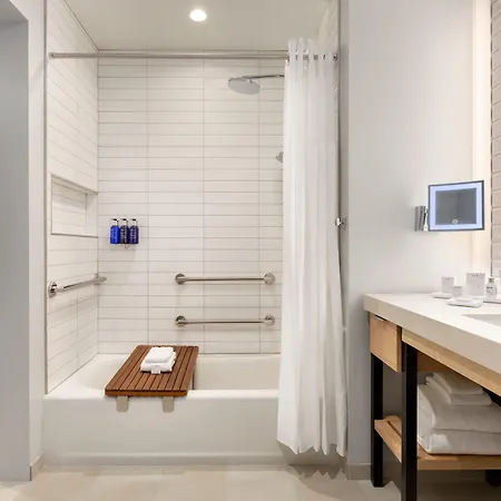 The Viv Hotel, Anaheim, A Tribute Portfolio Hotel Extérieur photo A shower with a curtain